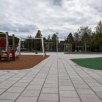 Rainproof ingericht plein: drainvoegen tussen de tegels maken het plein waterpasserend