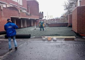 Aanleg vlijlaag van 2-6 split , hierop komt de waterpasserende verharding met drainvoegen