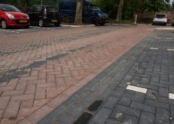 Drainvoegen zorgen voor het vasthouden van hemelwater in de bufferende fundering