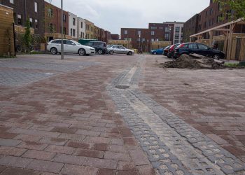 Combinatie van maatregelen: drainvoegen en afvoergoot