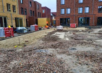 Waterbufferende fundering van menggranulaat en vlijlaag van split